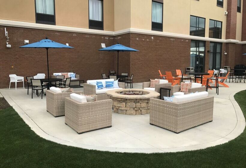 فندق Hampton Inn & Suites Morgantown / University Town Centre