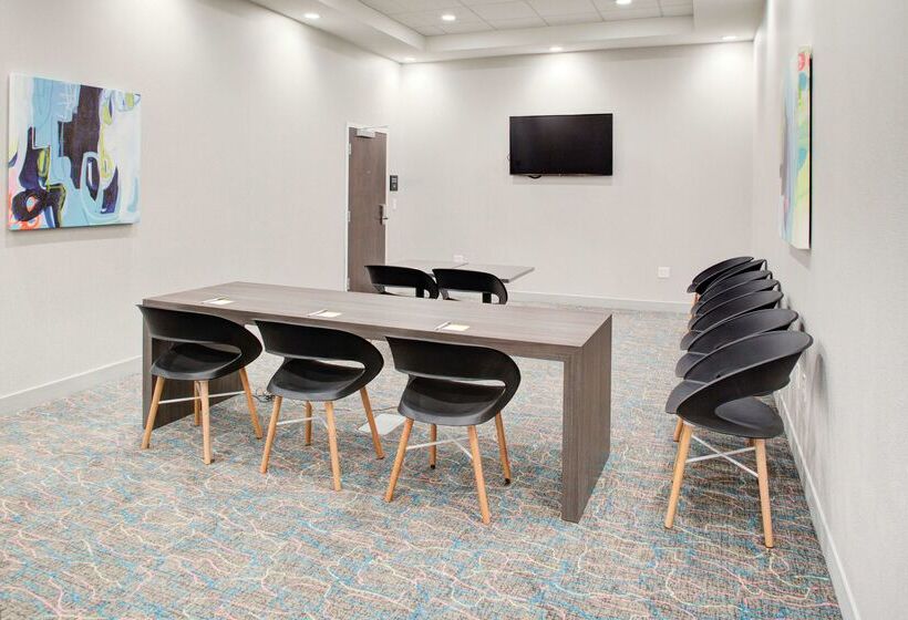 هتل Hampton Inn & Suites Flagstaff East