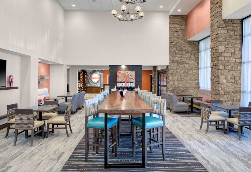 هتل Hampton Inn & Suites Flagstaff East