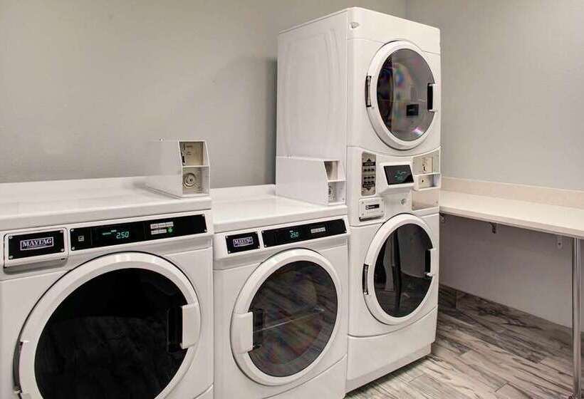 هتل Hampton Inn & Suites Flagstaff East