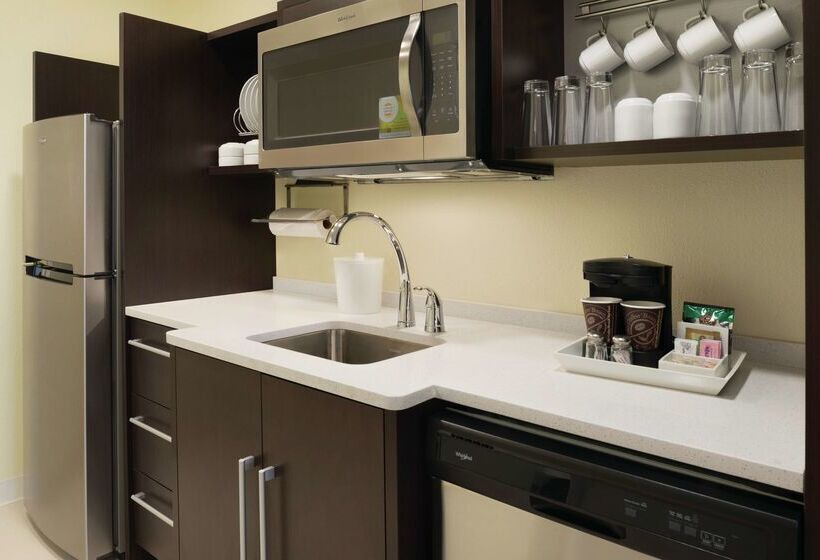 فندق Home2 Suites Iowa City Coralville