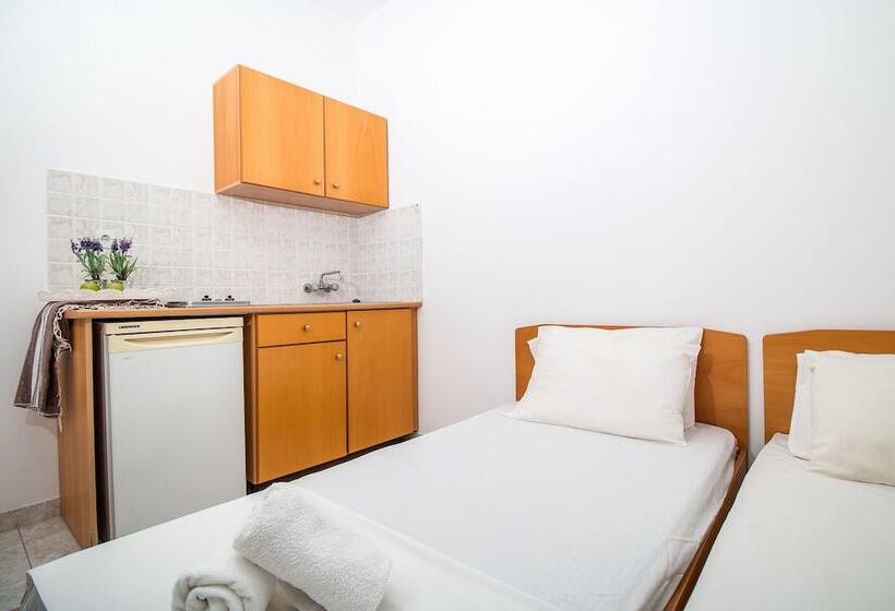 ホテル Kiras Studios