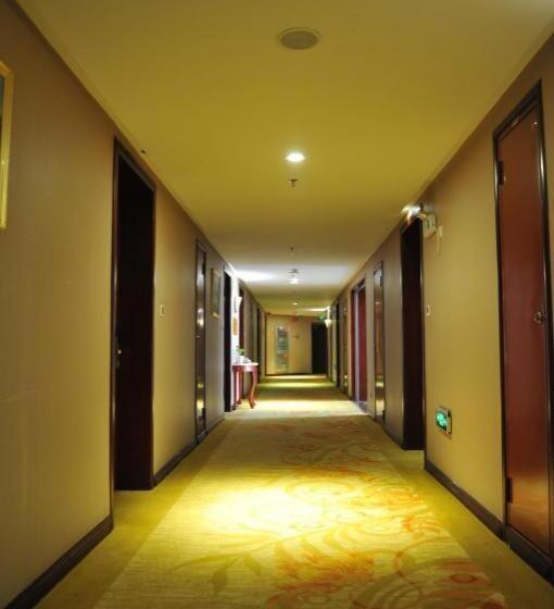 Отель Kunming Zhong Huang