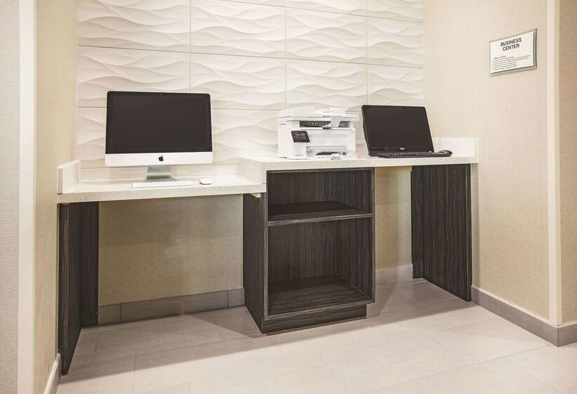 ホテル La Quinta By Wyndham Dallas Plano   The Colony