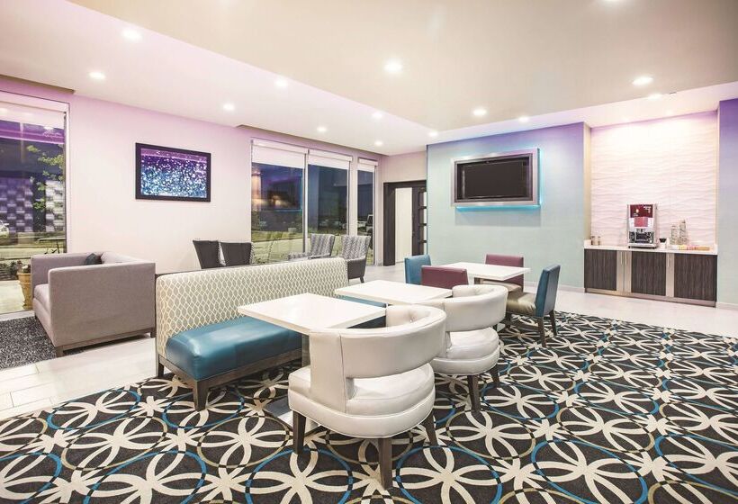 ホテル La Quinta By Wyndham Dallas Plano   The Colony