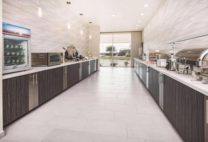ホテル La Quinta By Wyndham Dallas Plano   The Colony