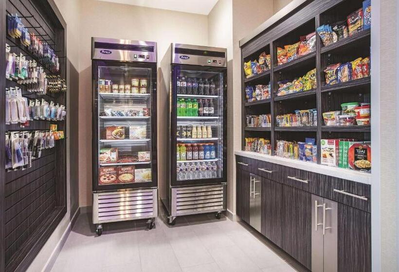 ホテル La Quinta By Wyndham Dallas Plano   The Colony