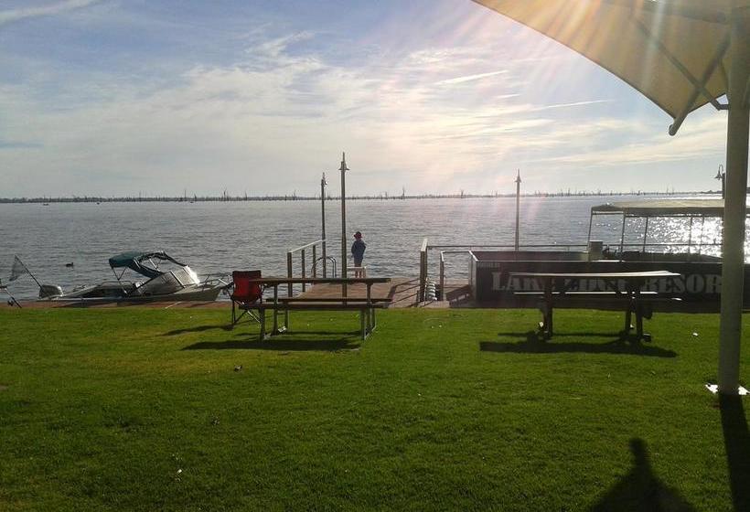 בית מלון כפרי Lake Edge Resort