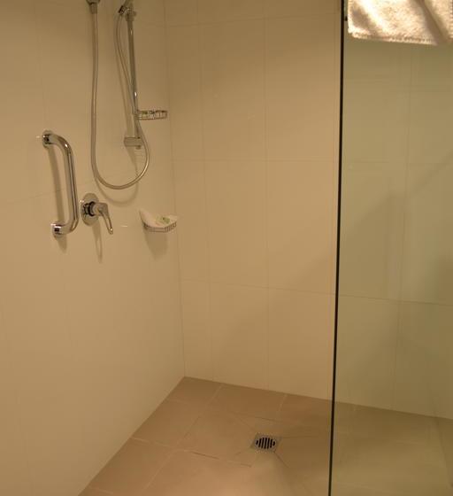 בית מלון כפרי Lake Edge Resort