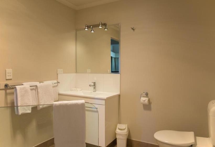 בית מלון כפרי Lake Edge Resort