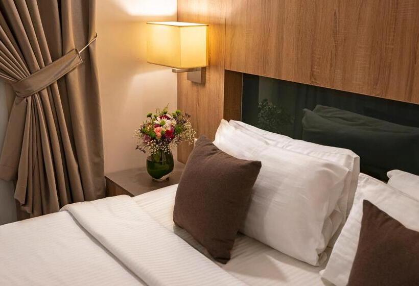 هتل Laten Suites Prince Sultan