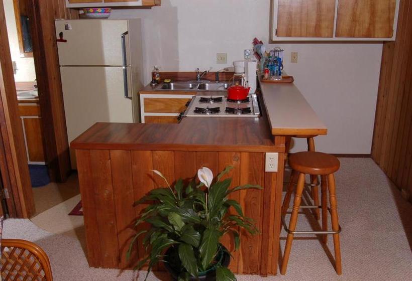 בית מלון כפרי Lava Lodge At Hale Kilauea