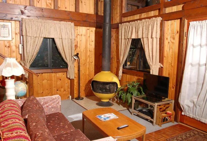 בית מלון כפרי Lava Lodge At Hale Kilauea