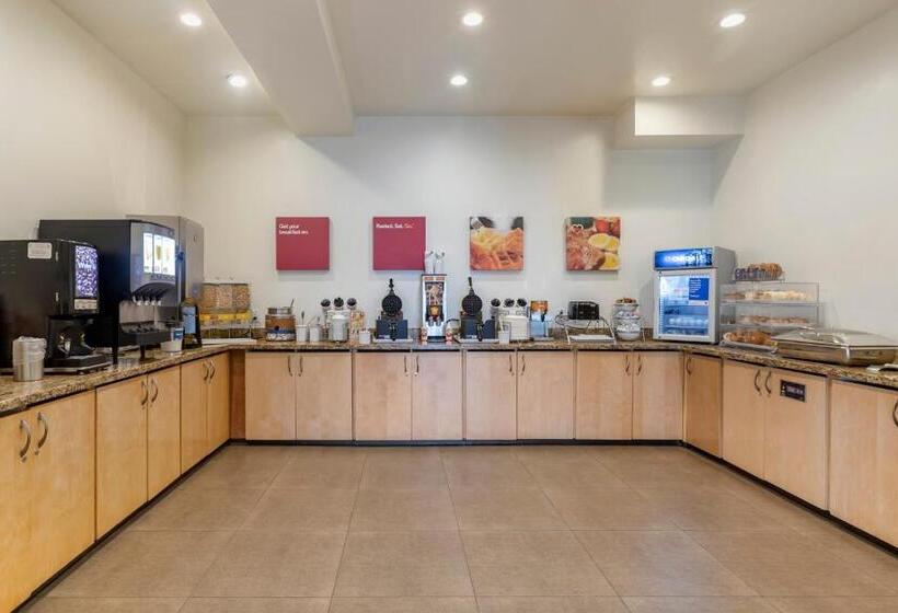 Отель Mainstay Suites Near Denver Downtown