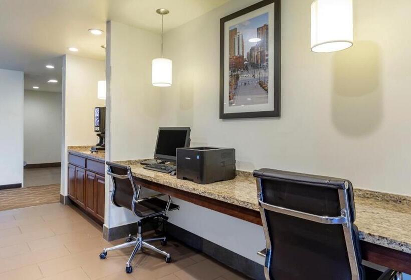 Отель Mainstay Suites Near Denver Downtown