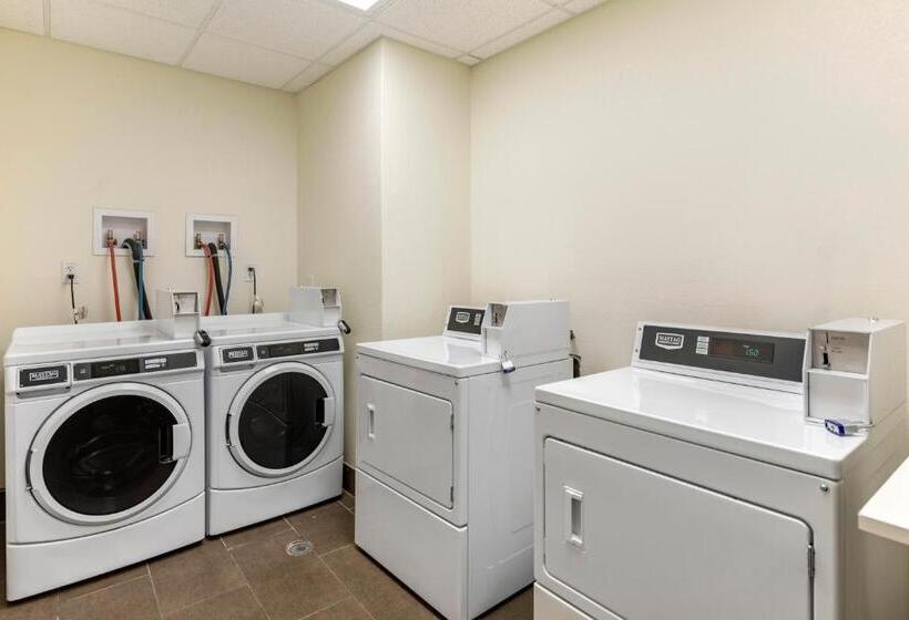 Отель Mainstay Suites Near Denver Downtown