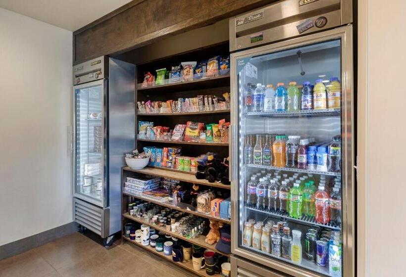 Отель Mainstay Suites Near Denver Downtown