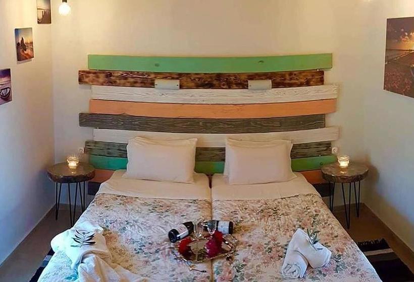 ホテル Mary Helen Apartments