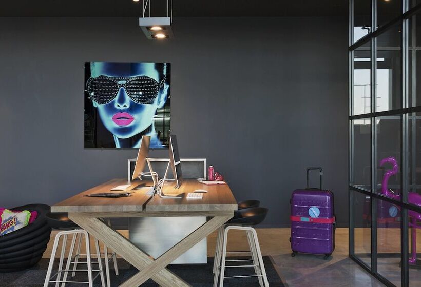 هتل Moxy Vienna Airport