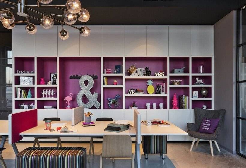 هتل Moxy Vienna Airport