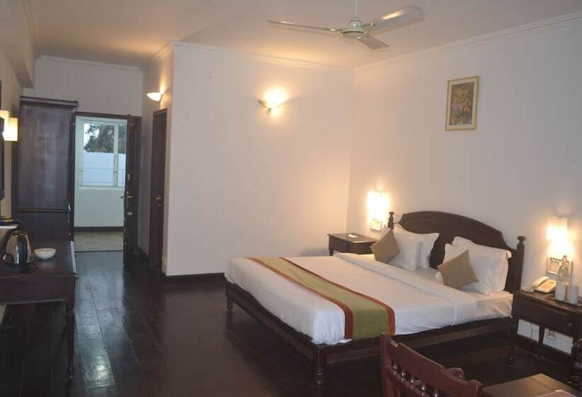 هتل The New Oak Fields