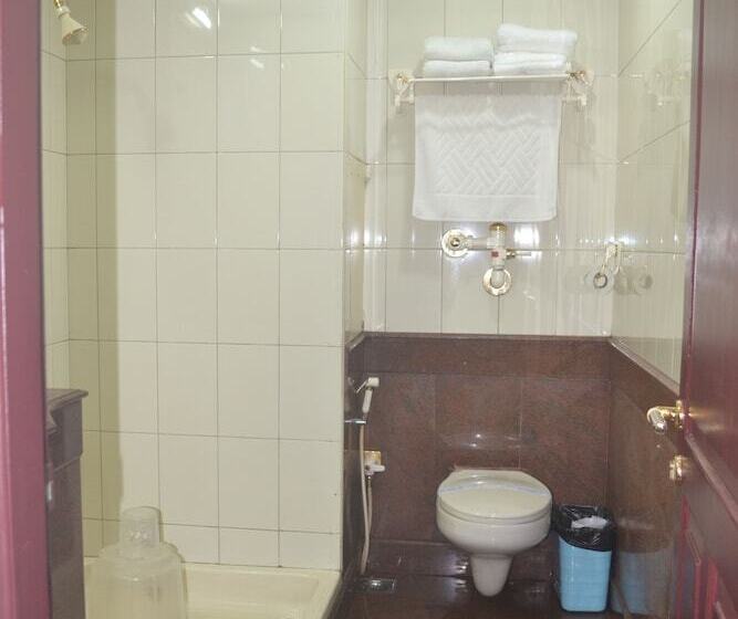 هتل The New Oak Fields