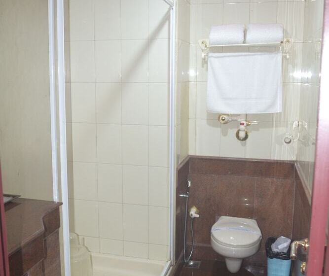 هتل The New Oak Fields