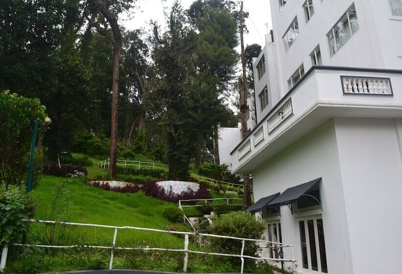 هتل The New Oak Fields