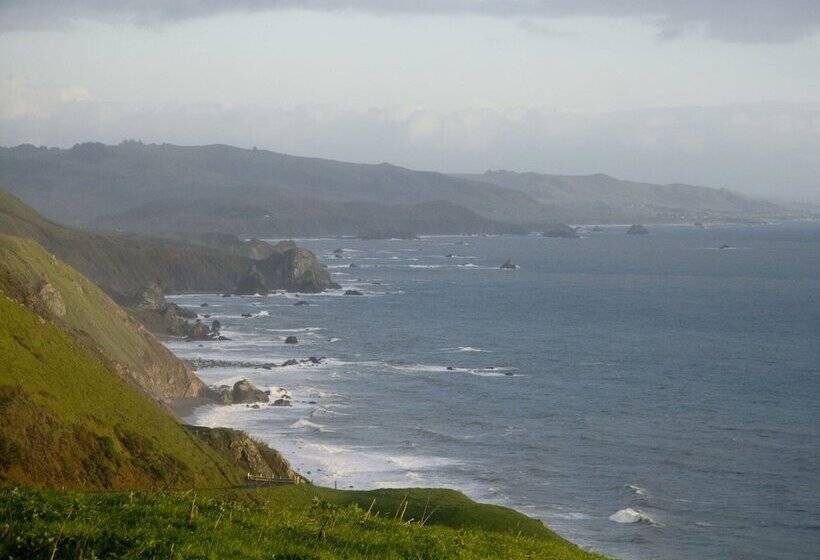 호텔 Ocean Cove Lodge Bar & Grill