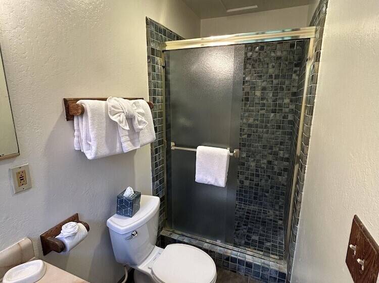 호텔 Ocean Cove Lodge Bar & Grill