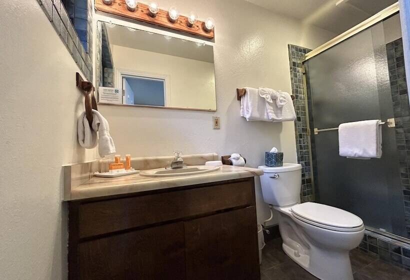 호텔 Ocean Cove Lodge Bar & Grill