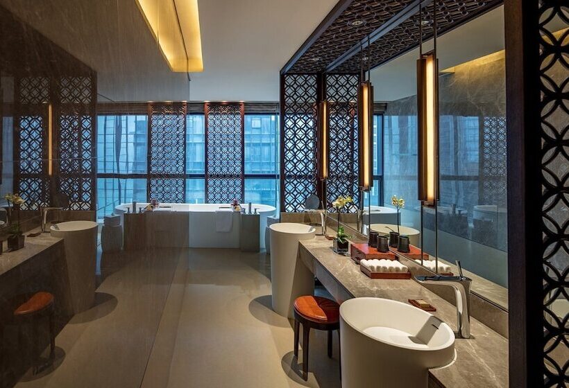 Отель Regent Chongqing Complimentary 1st Round Mini Bar Daily