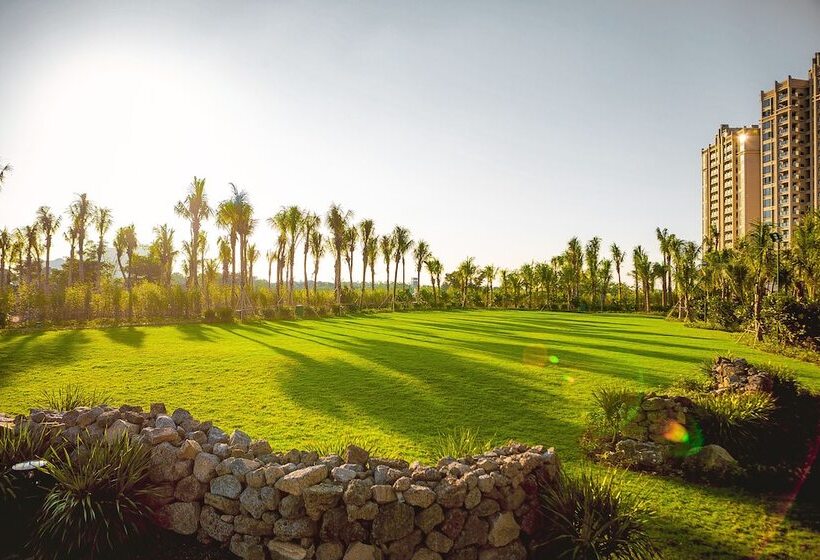 Отель Renaissance Haikou