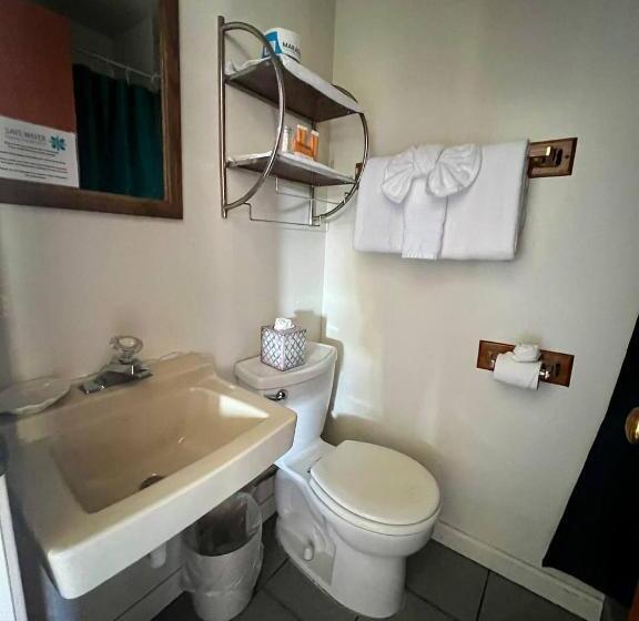 호텔 Ocean Cove Lodge Bar & Grill