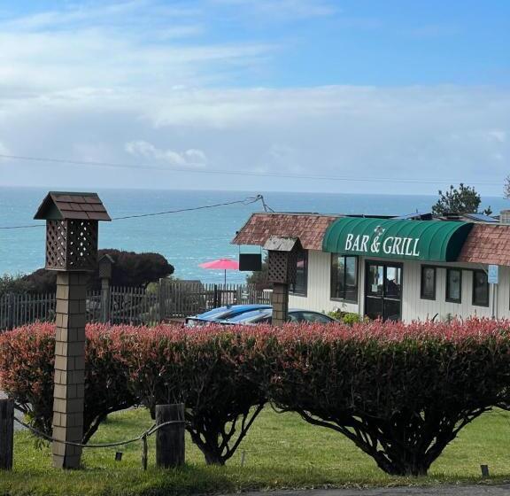 호텔 Ocean Cove Lodge Bar & Grill