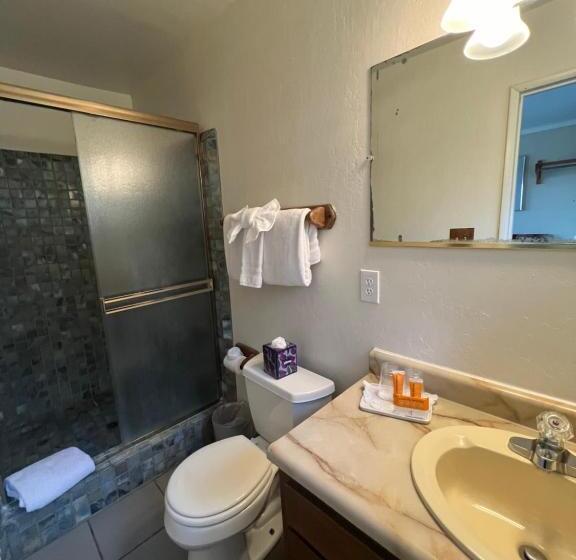 호텔 Ocean Cove Lodge Bar & Grill