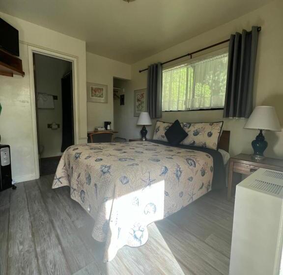 호텔 Ocean Cove Lodge Bar & Grill