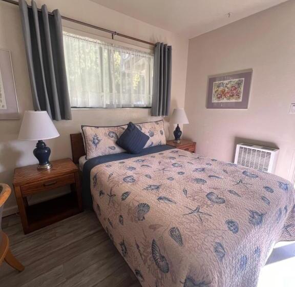 호텔 Ocean Cove Lodge Bar & Grill