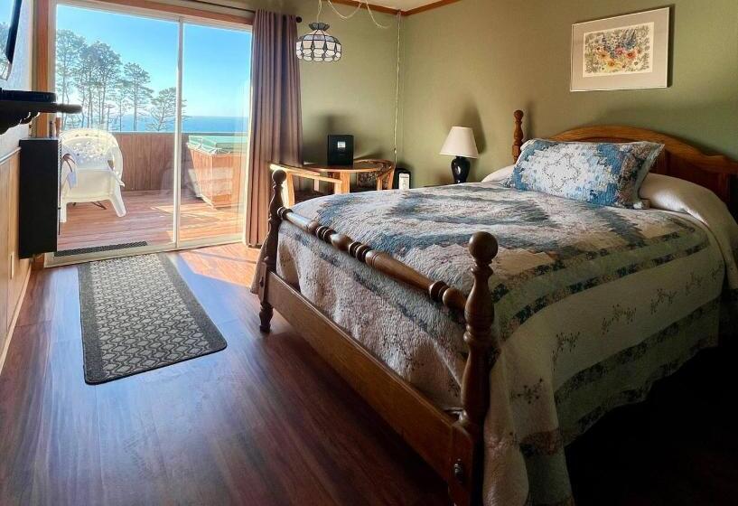 호텔 Ocean Cove Lodge Bar & Grill