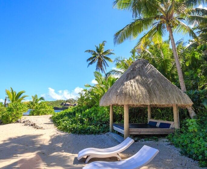 هتل Savasi Island Resort