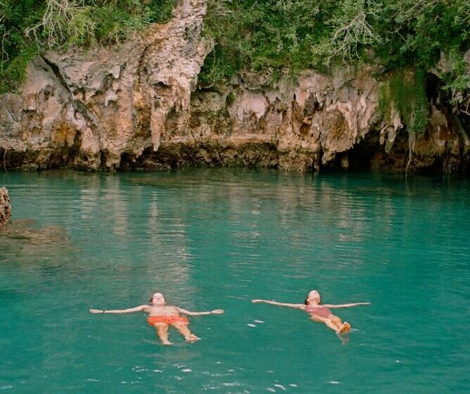 فندق The Loren At Pink Beach