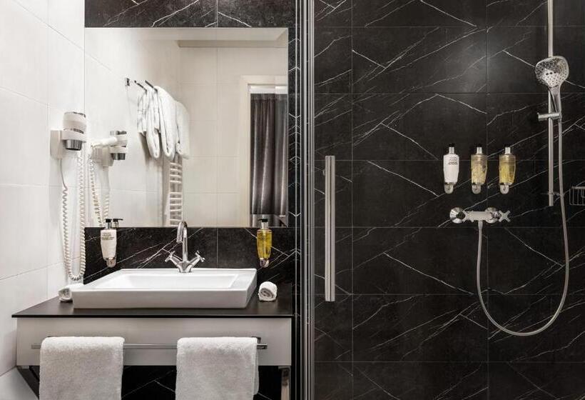 ホテル Wyndham Grand Krakow Old Town