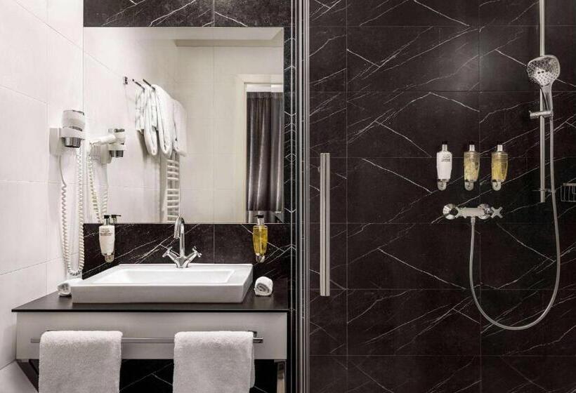 ホテル Wyndham Grand Krakow Old Town