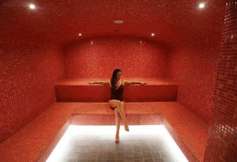 Отель Center Parcs Villages Nature Paris