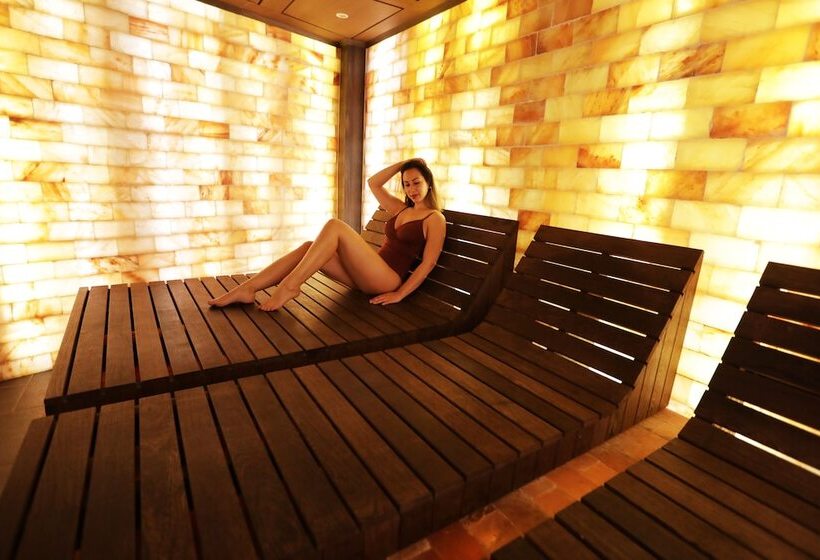 Отель Center Parcs Villages Nature Paris