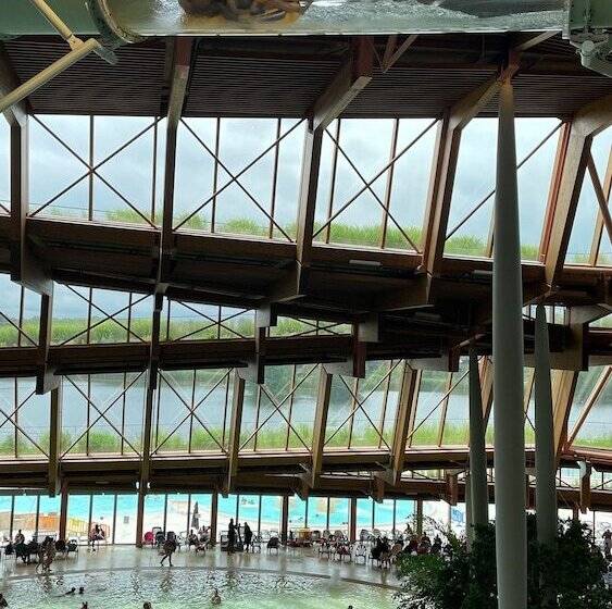 Отель Center Parcs Villages Nature Paris