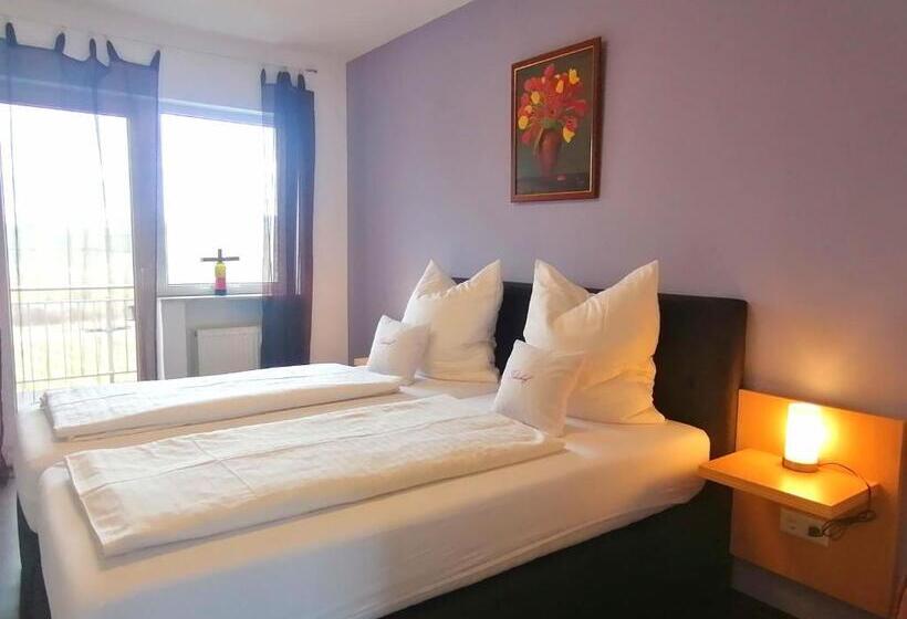 בית מלון כפרי Weingut Tiliahof