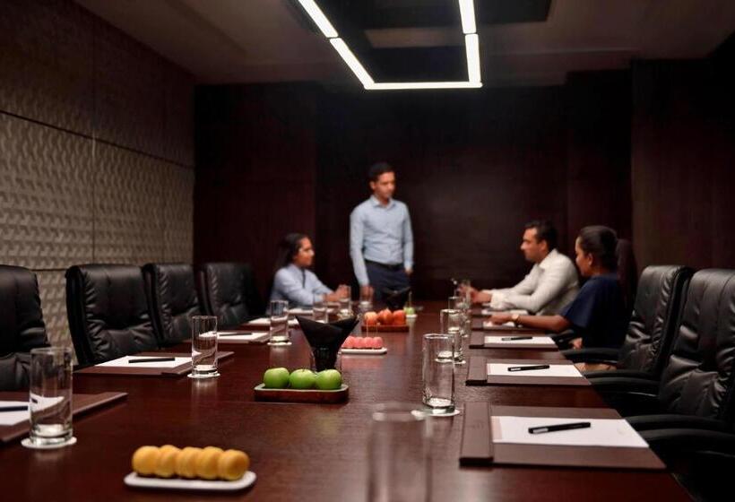 בית מלון כפרי Weligama Bay Marriott Resort & Spa