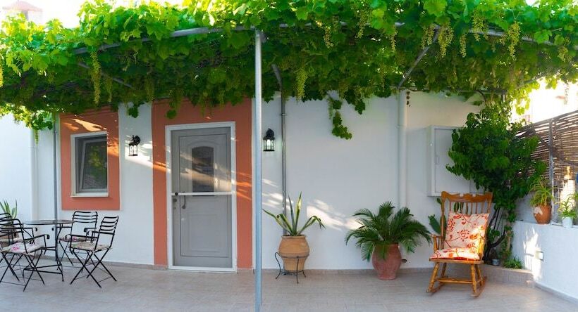 Kamariko Traditional House