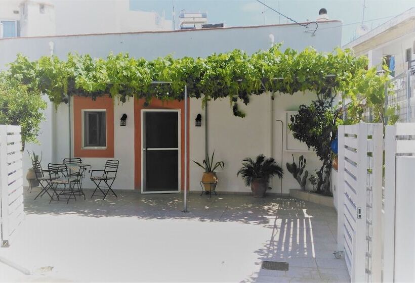 Kamariko Traditional House